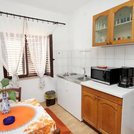 Apartment 5600b